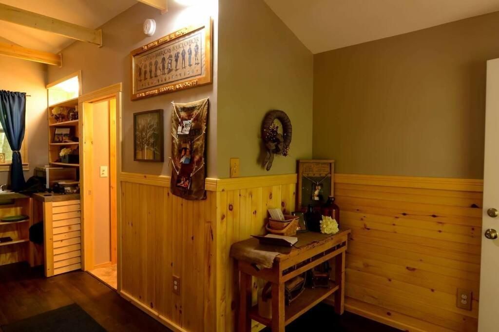 Foxtail Orchards - The Fox Den Villa Tazewell Exterior photo